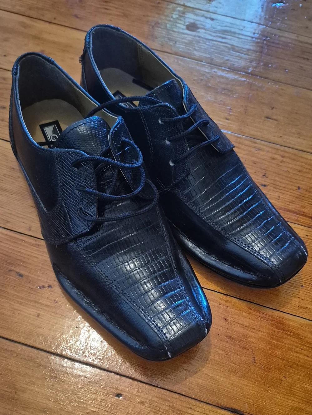 Boys Size 2 Lace-Up Dress Shoes - Croc-Embossed Finish